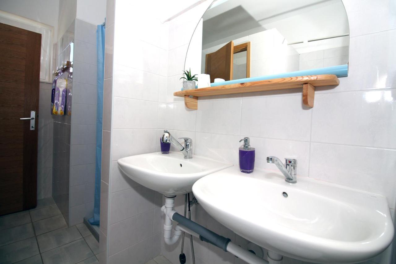 Hostel Marko Tisno Eksteriør bilde