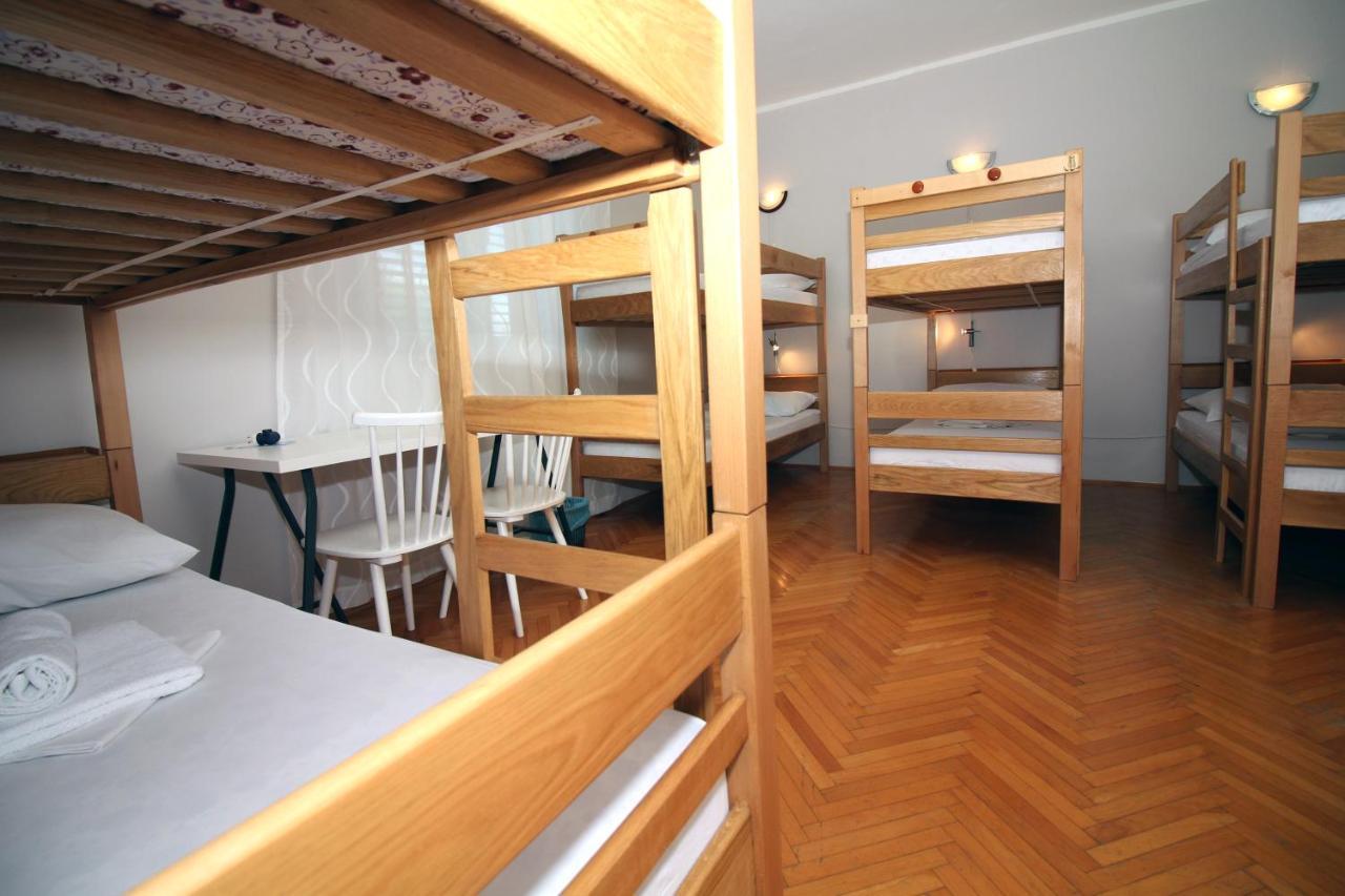 Hostel Marko Tisno Eksteriør bilde